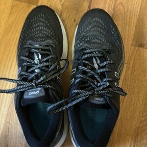 ASICS gel-kayano 28 black and white